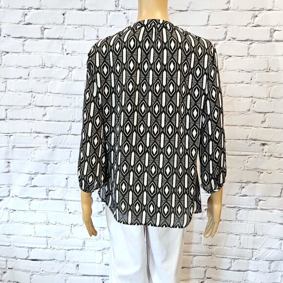 BANANA REPUBLIC - Black and off-white chevron print 3/4 sleeve blouse - Picture 8 of 9